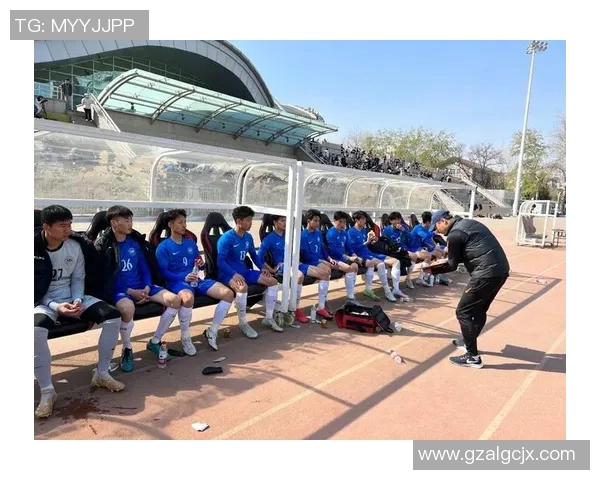 成都足球队亚运会逆袭之路展现拼搏精神与团队力量 成都足球队亚运会逆袭之路展现拼搏精神与团队力量